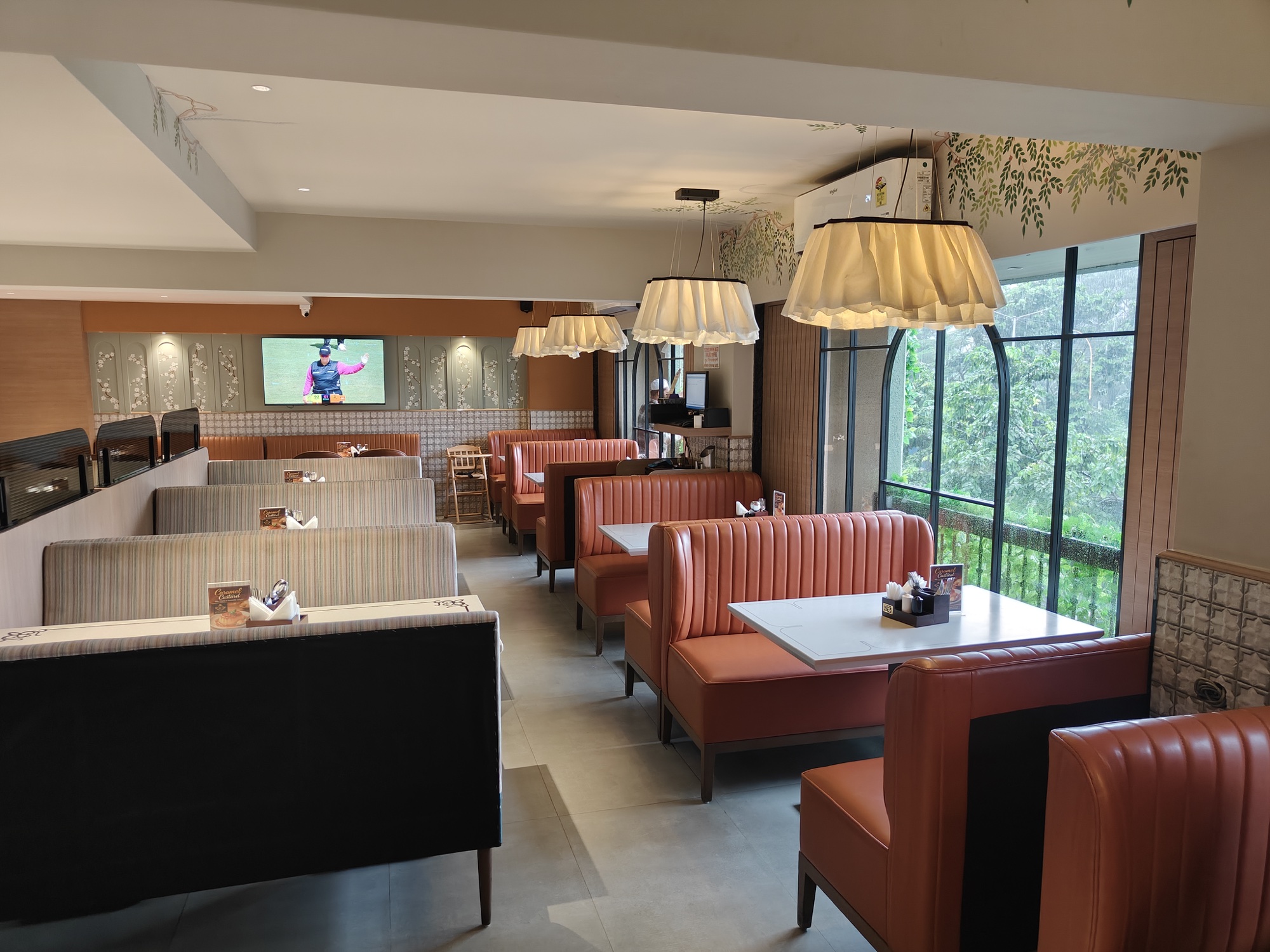 Family AC dining at Kingsland