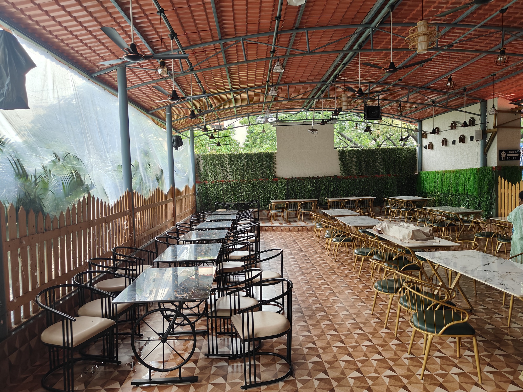 Kingsland garden seating