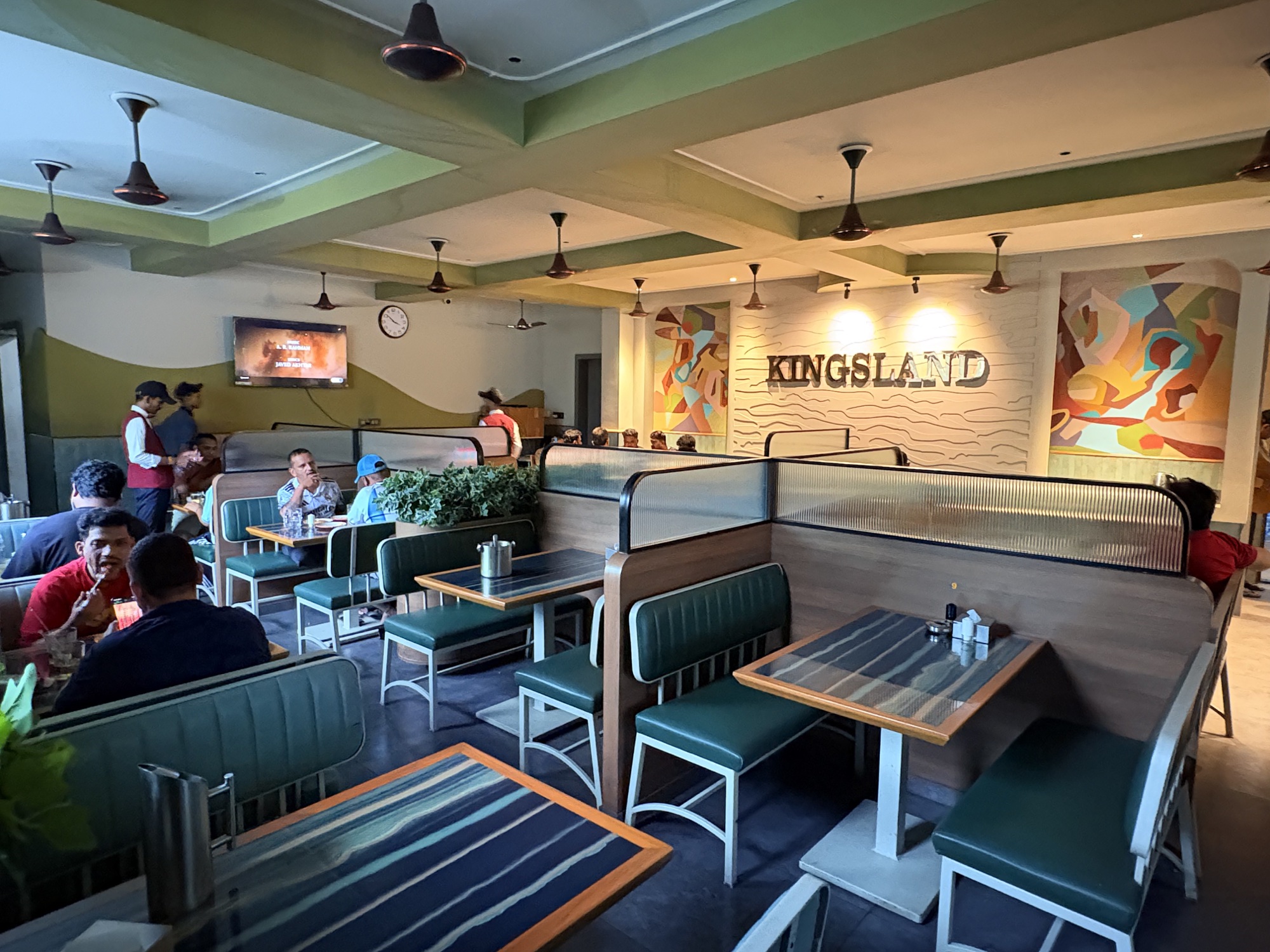 Kingsland non-AC bar
